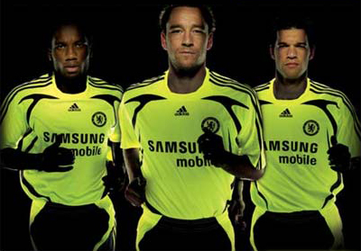 c les nouveau maillot de chelsea c tres jolieeeeeeeeeeeeeee